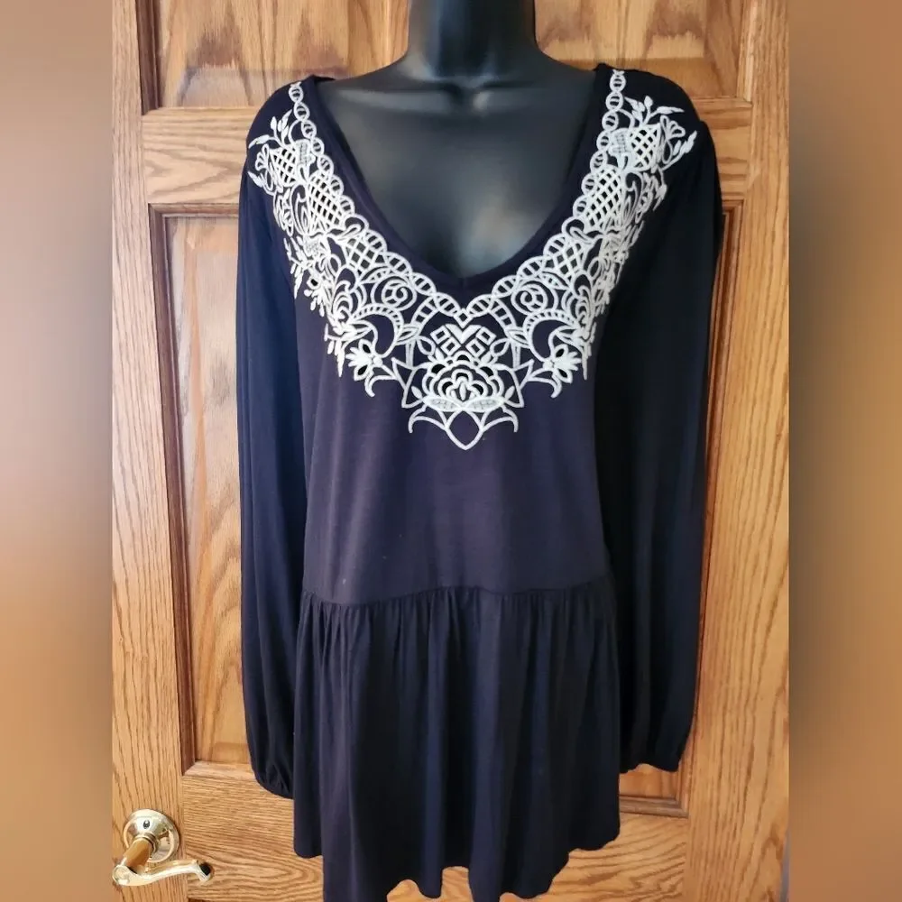 Elegant Black Dress with White Lace Detail